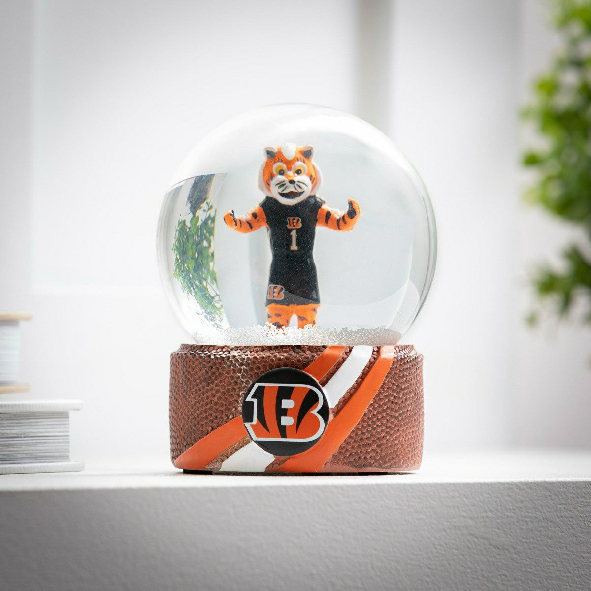 Team Sports America Signature - Water Globe, Cincinnati Bengals