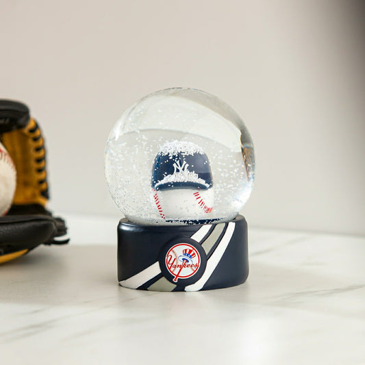 Team Sports America Exclusive - New York Yankees Water Globe