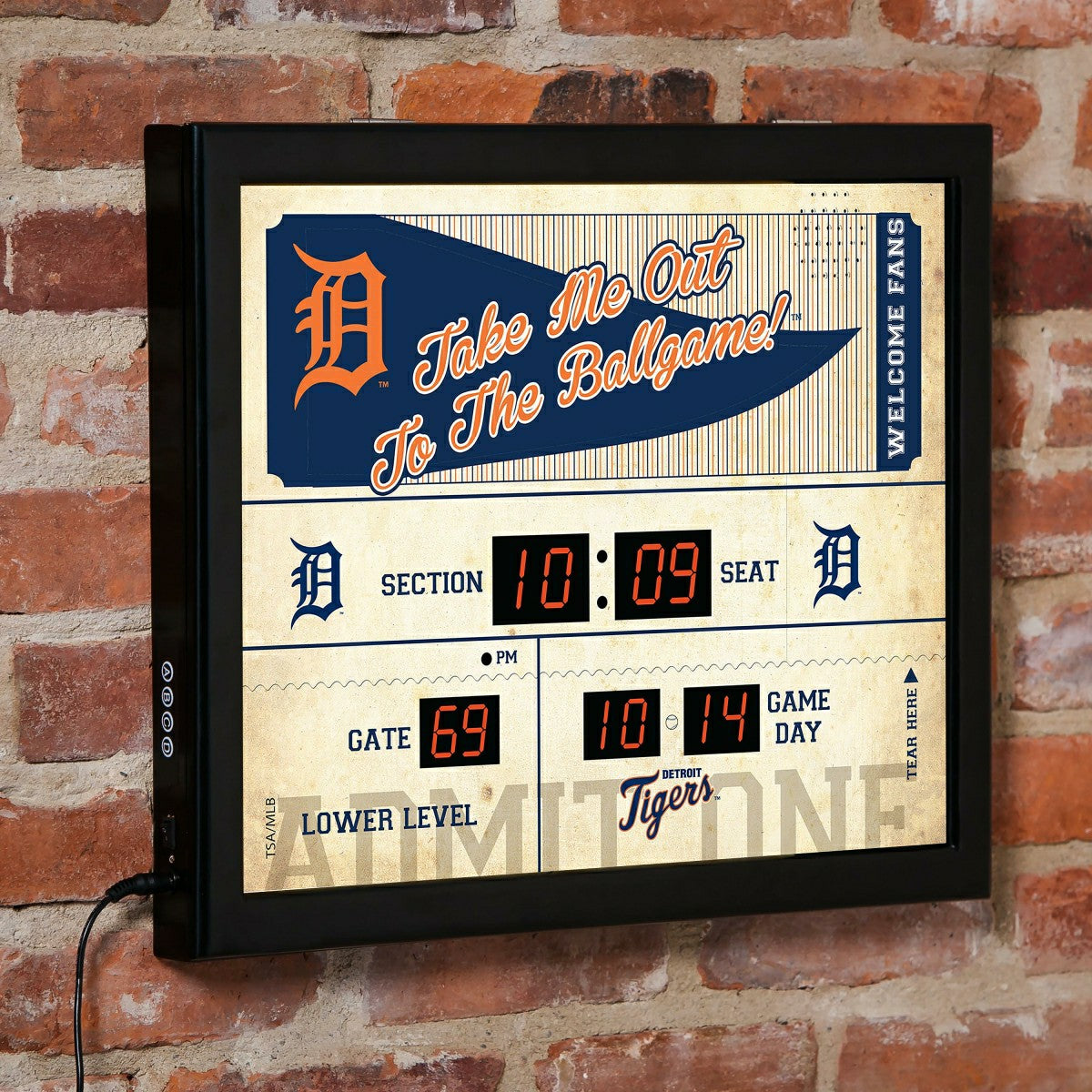 Team Sports America Value - Scoreboard Wall Clock, Detroit Tigers