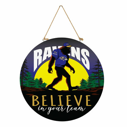 Team Sports America Essential - Baltimore Ravens Bigfoot Round Door Décor with Hanging Rope, 18x18