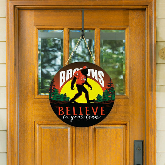 Team Sports America Value - Cleveland Browns Bigfoot Round Door Décor with Hanging Rope, 18x18