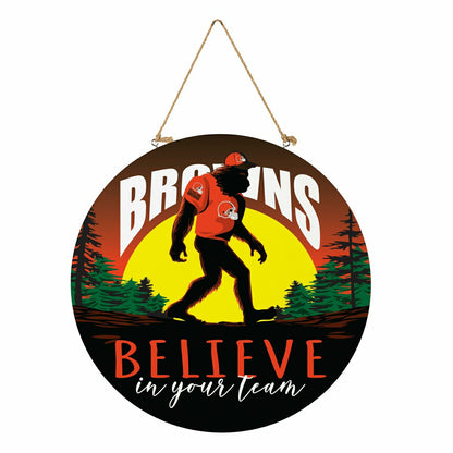 Team Sports America Value - Cleveland Browns Bigfoot Round Door Décor with Hanging Rope, 18x18