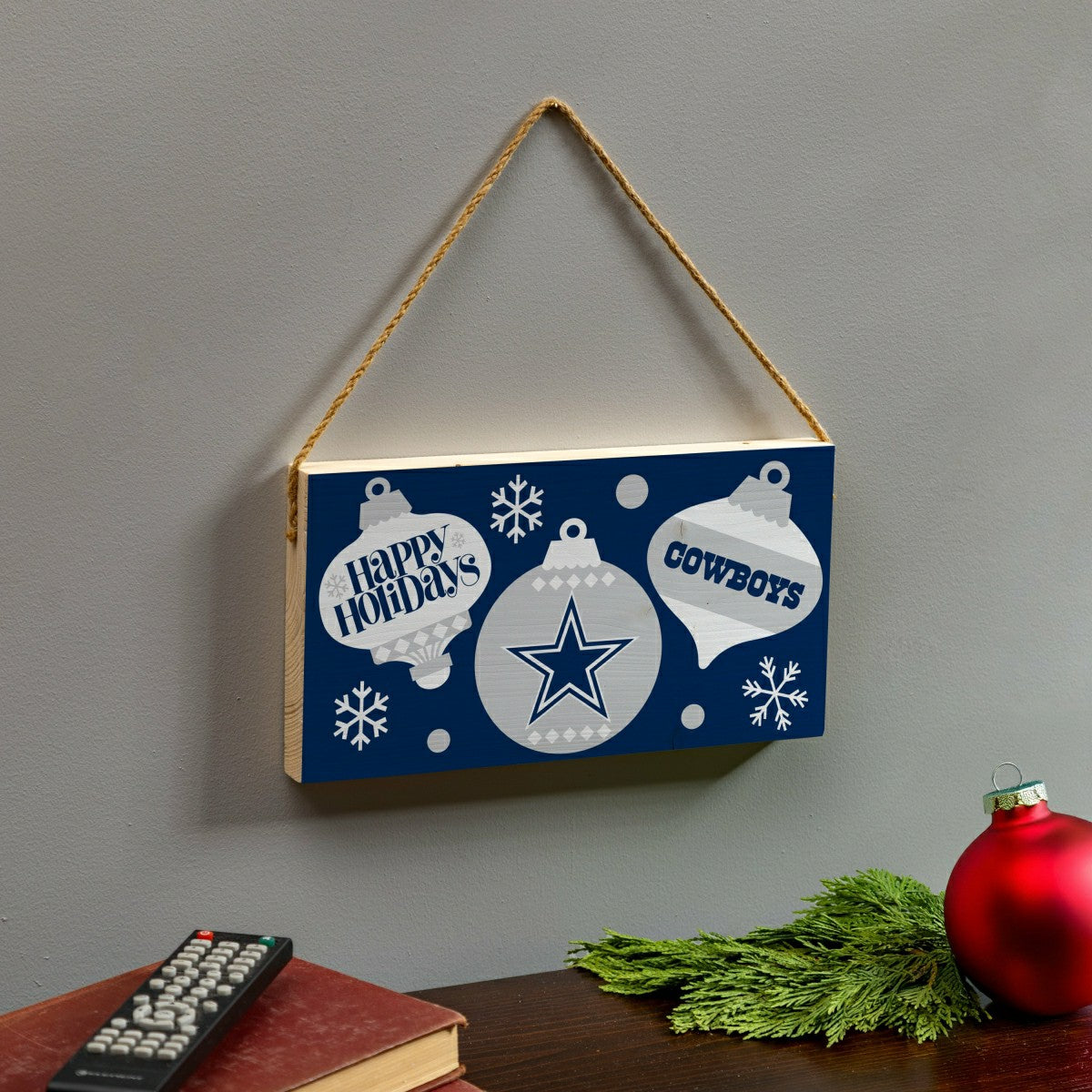 Team Sports America Value - Dallas Cowboys Holiday Wood Wall Sign, 6x11