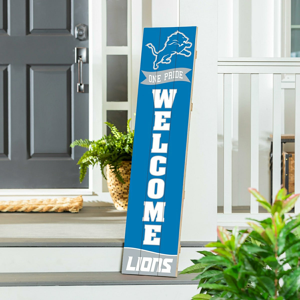 Team Sports America Exclusive - Detroit Lions Large Single Sided Leaner, 46"