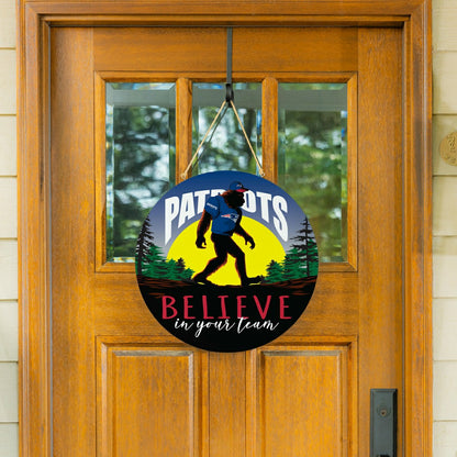 Team Sports America Recommended - New England Patriots Bigfoot Round Door Décor with Hanging Rope, 18x18