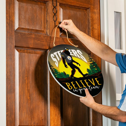 Team Sports America Exclusive - Pittsburgh Steelers Bigfoot Round Door Décor with Hanging Rope, 18x18