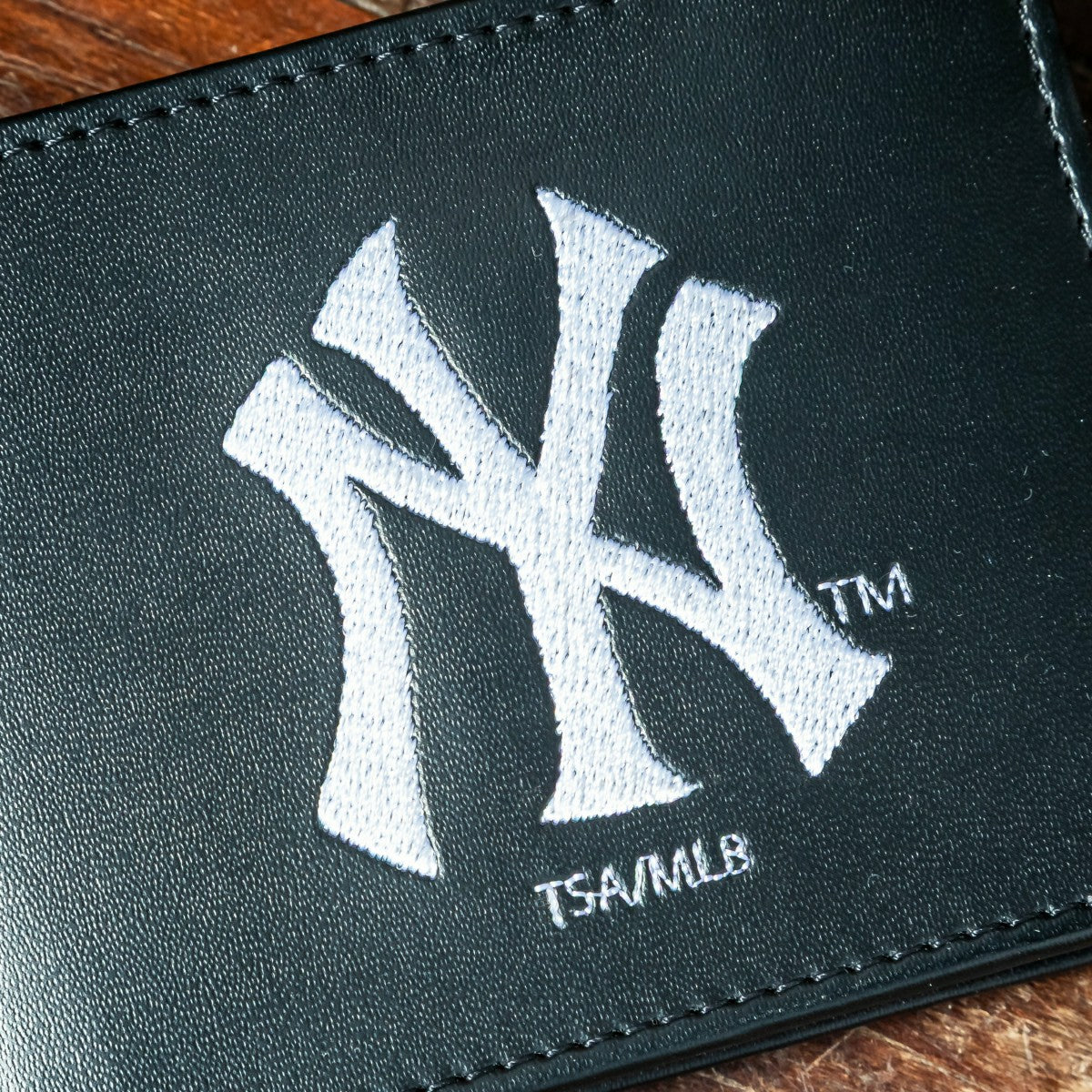 Team Sports America Value - New York Yankees Black Bi-Fold Embroidered Wallet w/ RFID Blocking
