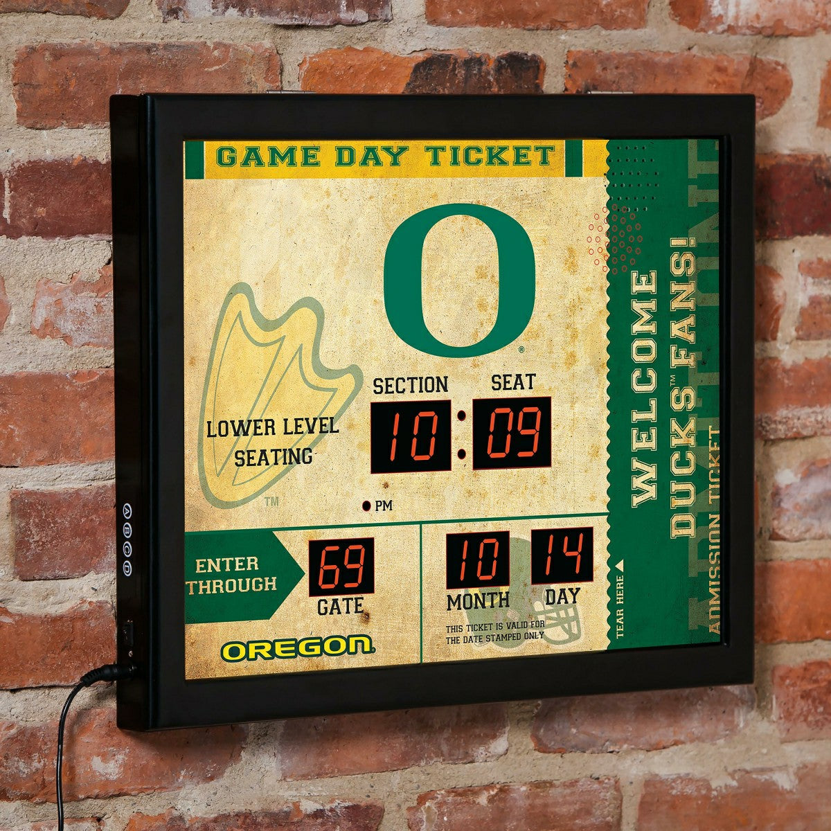 Team Sports America Classic - Scoreboard Wall Clock, Oregon