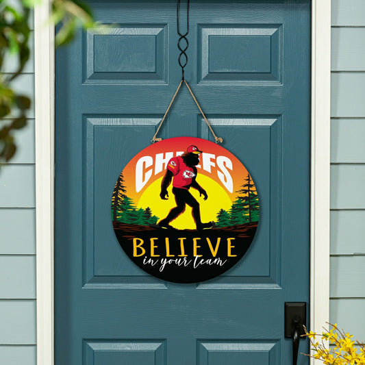 Team Sports America Best Seller - Kansas City Chiefs Bigfoot Round Door Décor with Hanging Rope, 18x18
