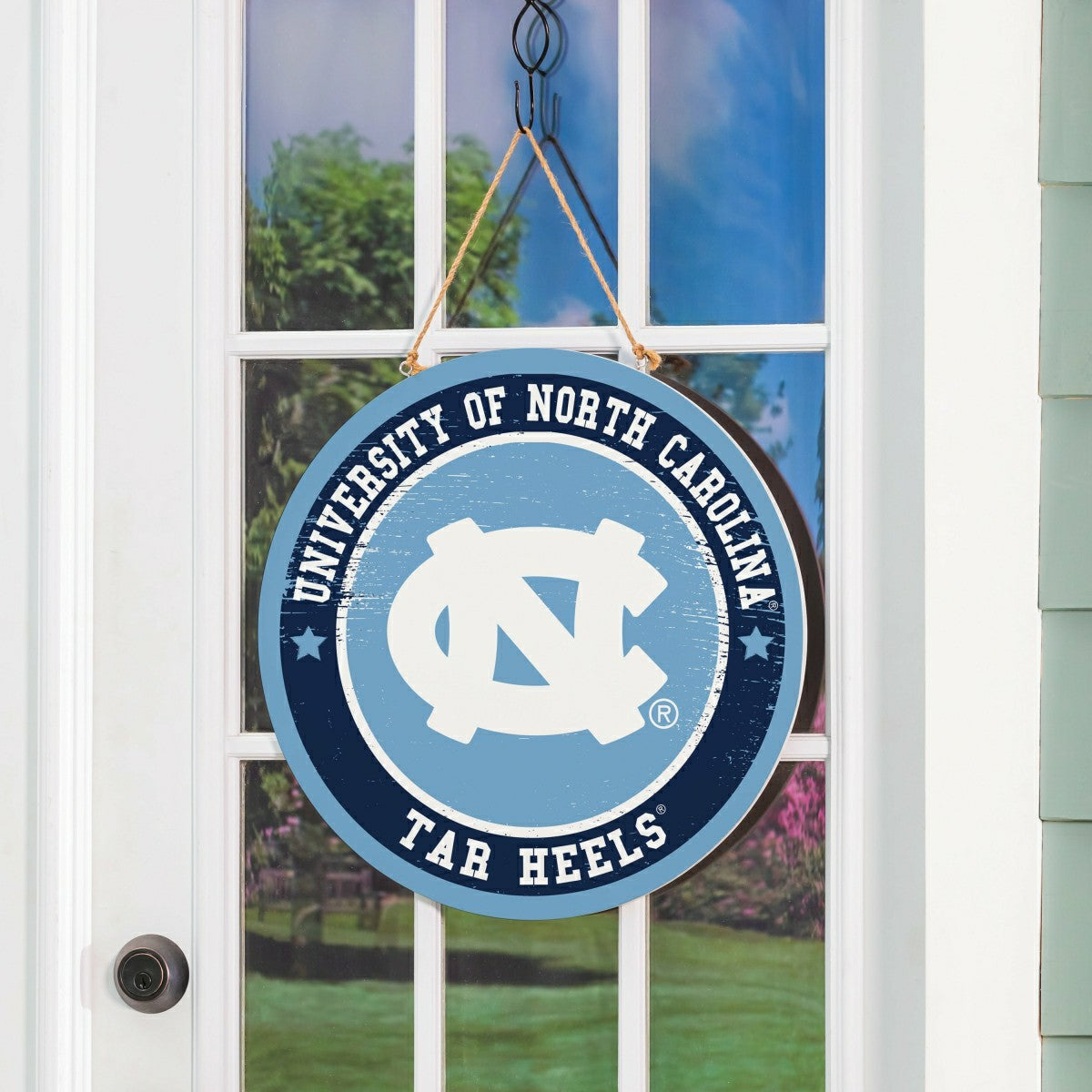 Team Sports America Value - University of North Carolina Round Door Décor with Hanging Rope, 18x18